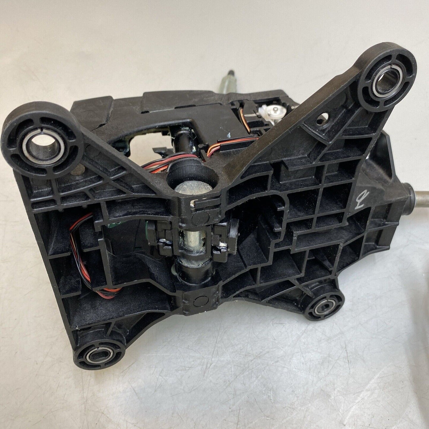 2020 CAMARO AUTOMATIC GEAR SELECTOR SHIFTER ASSEMBLY OEM 84069303