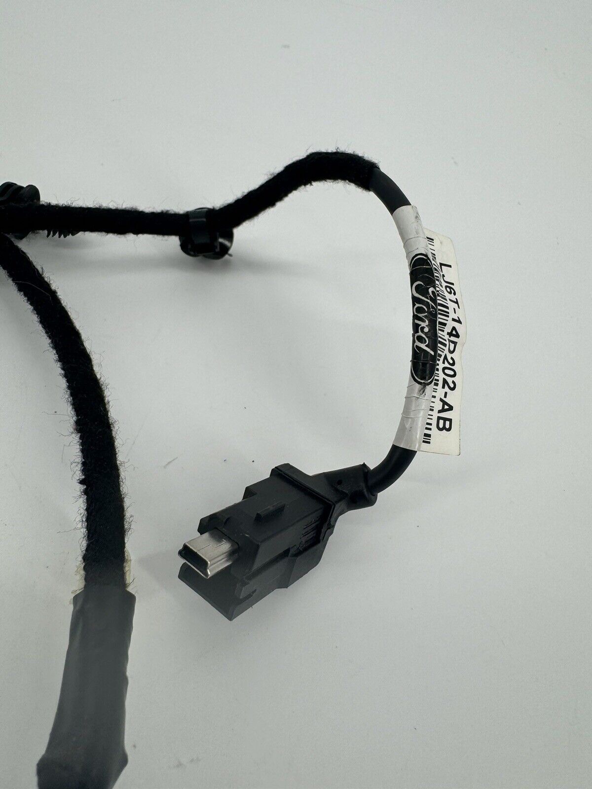 GENUINE FORD USB PORT, CONNECTOR, WIRING CABLE OEM LJ6T-14D202-AB