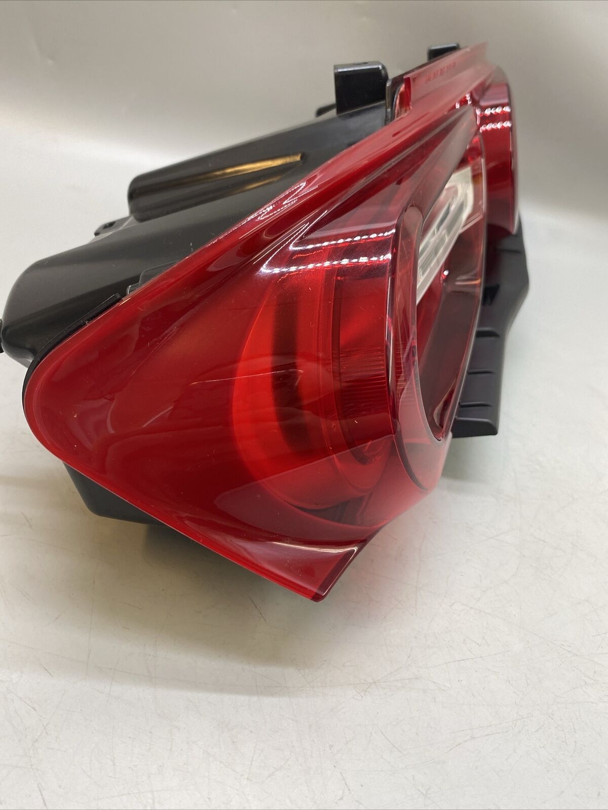 2019 2020 CHEVY CAMARO DRIVER LEFT TAIL LIGHT TAIL LAMP BRAKE LIGHT 84725127 OEM