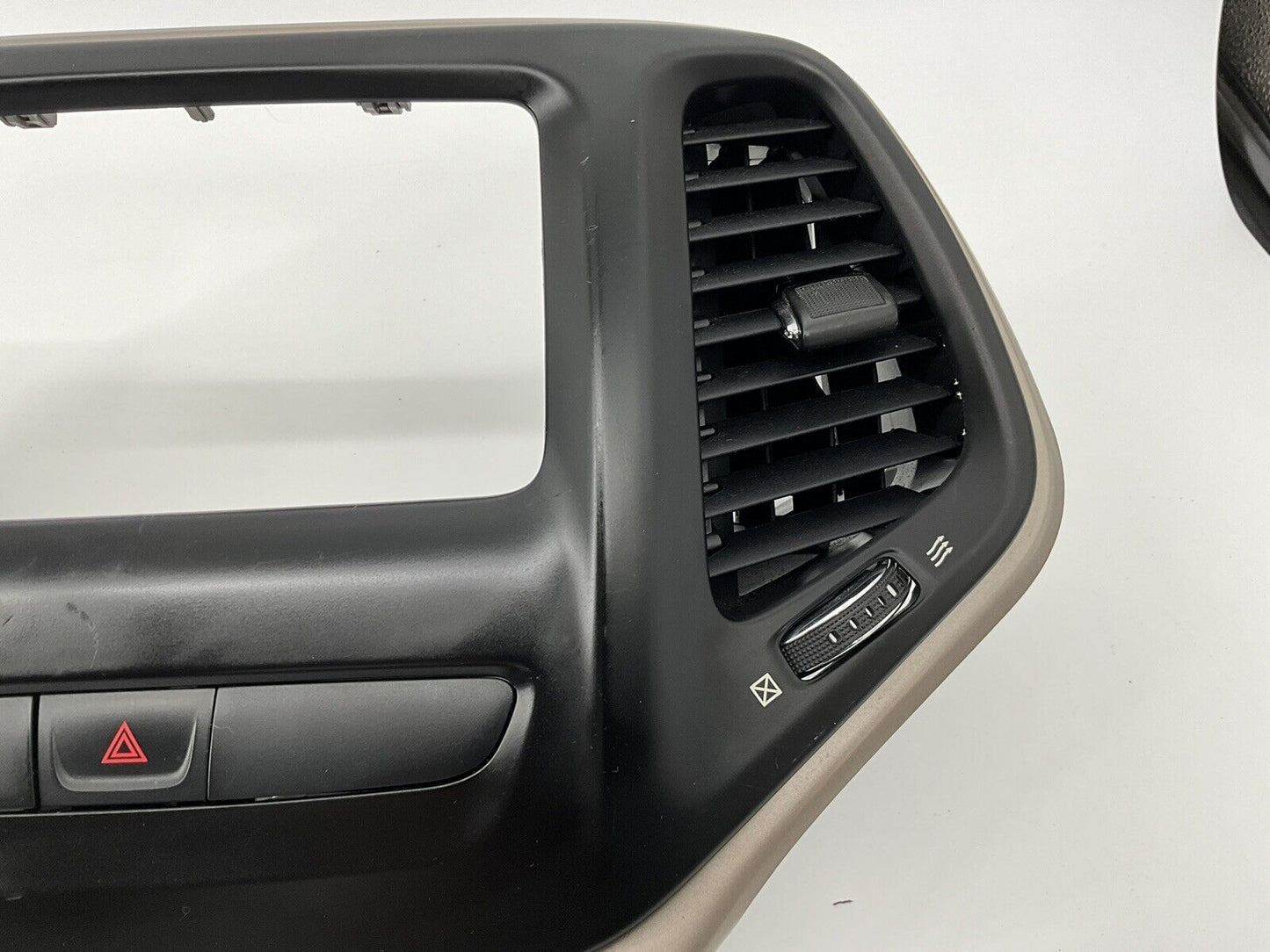 2015-2017 Chrysler 200 Center Dash Radio Bezel TRIM PANEL OEM 68160143AA