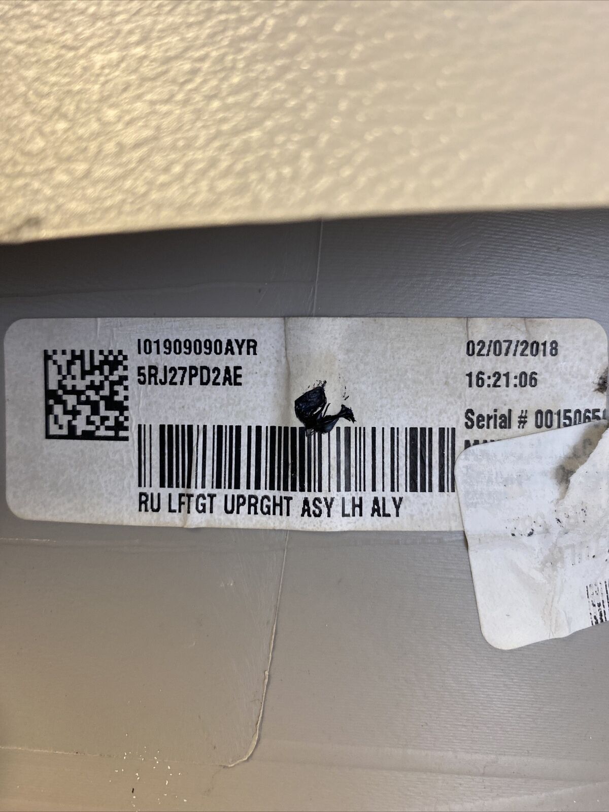 2018-2021 CHRYSLER PACIFICA Gate Trunk LH Trim Upper Panel 5RJ28PD2AE