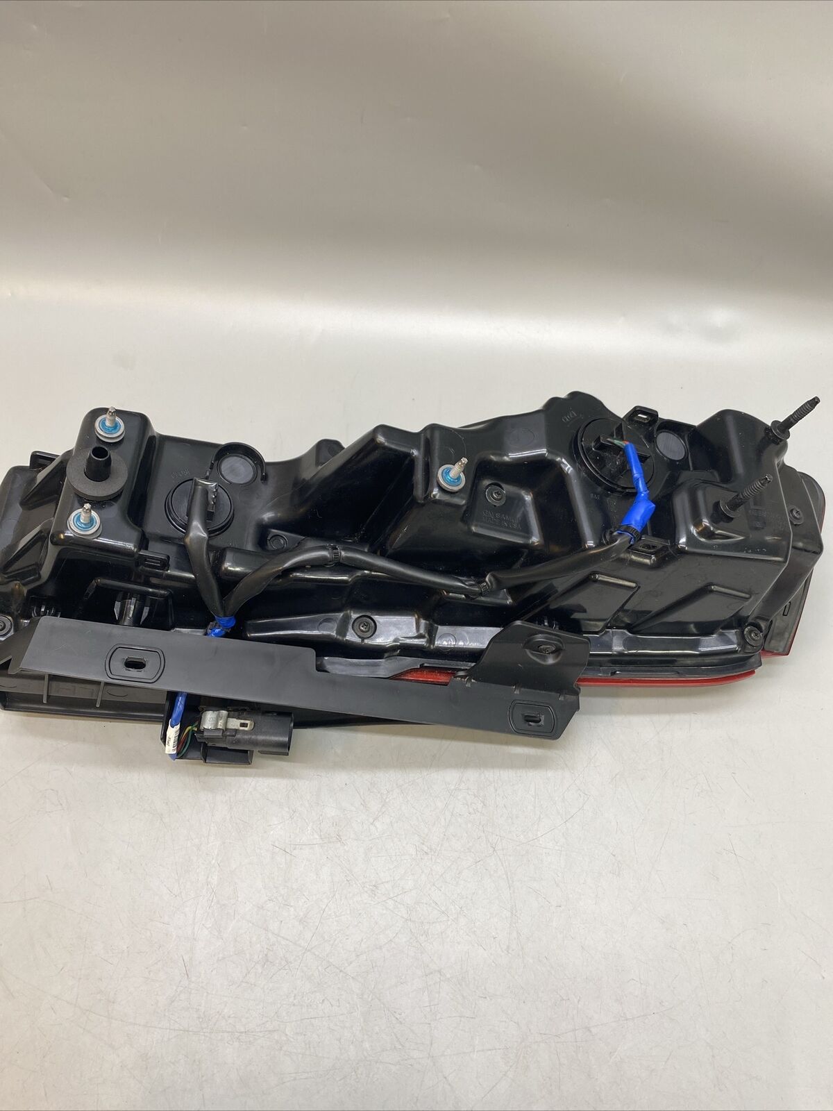 2019 2020 CHEVY CAMARO DRIVER LEFT TAIL LIGHT TAIL LAMP BRAKE LIGHT 84725127 OEM