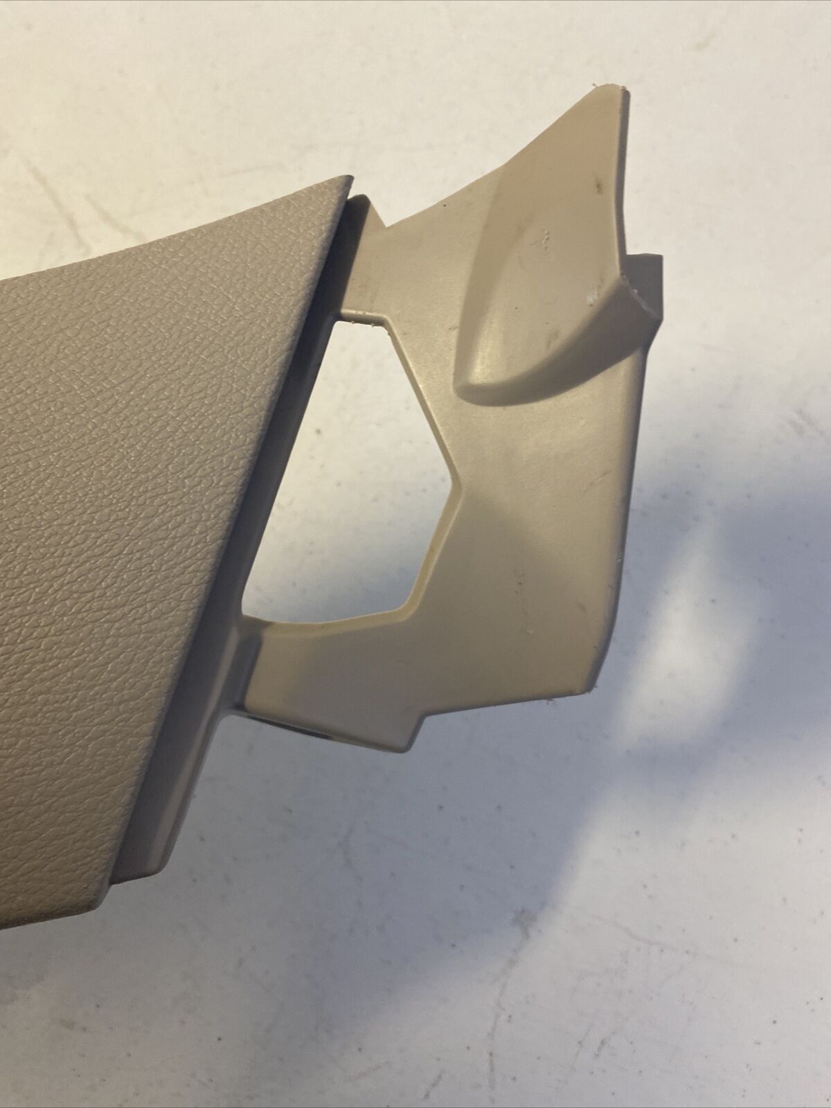 2018-2021 CHRYSLER PACIFICA Gate Trunk RH Trim Upper Panel 5RJ28PD2AE