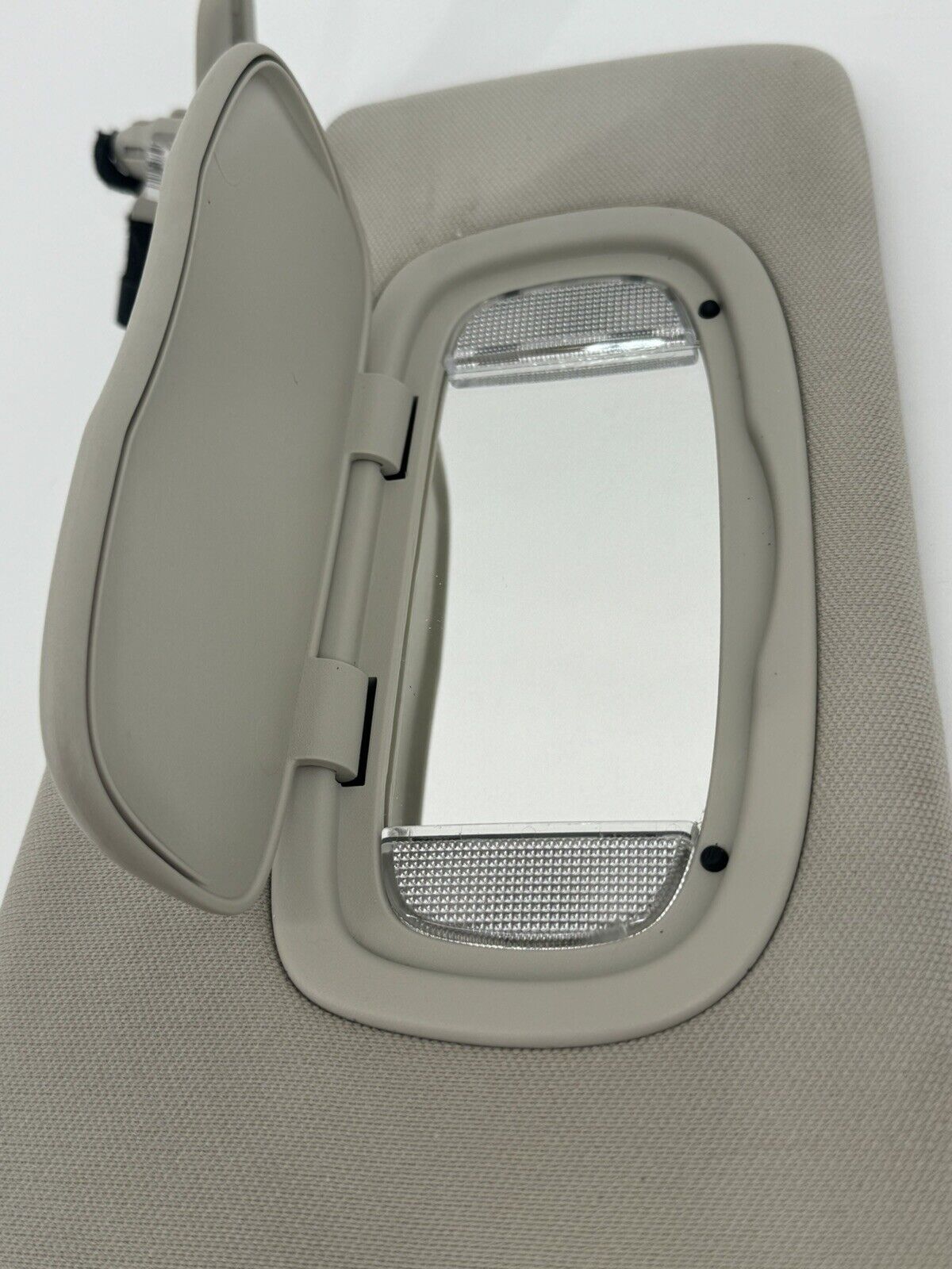 2020 - 2024 JEEP COMPASS FRONT RIGHT SIDE SUN VISOR SUNVISOR OEM 05108114AA