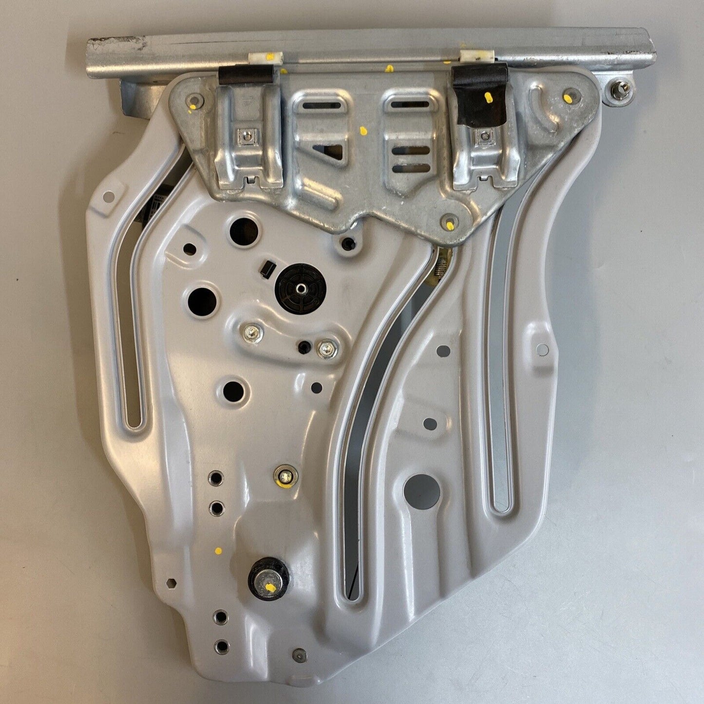 Chevrolet GM OEM Right-Window Regulator 84231408