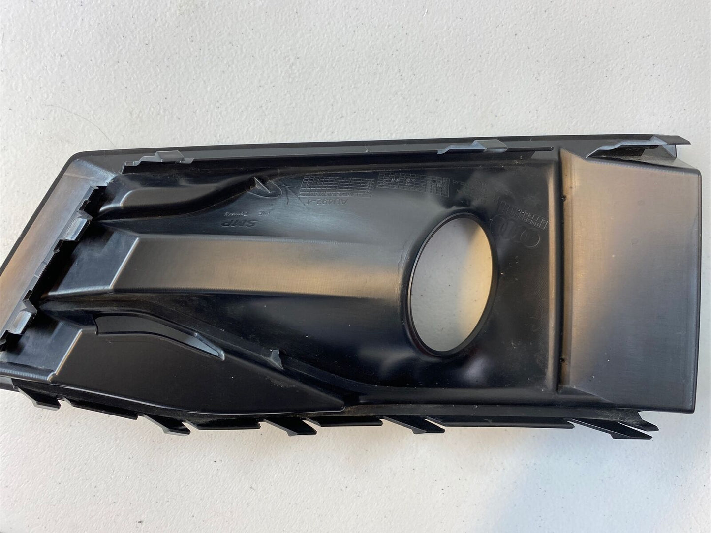 AUDI A4 Avant S4 quattro 8W2 8W5 Air Guide Grille Right 8W0 807682AR