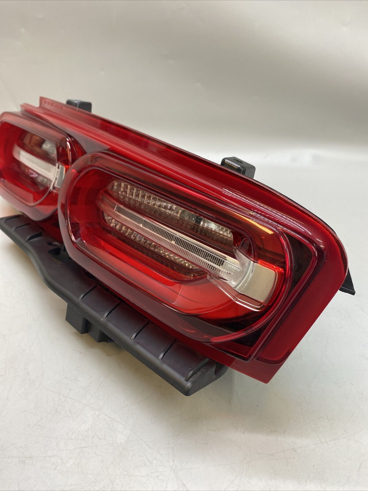 2019 2020 CHEVY CAMARO DRIVER LEFT TAIL LIGHT TAIL LAMP BRAKE LIGHT 84725127 OEM