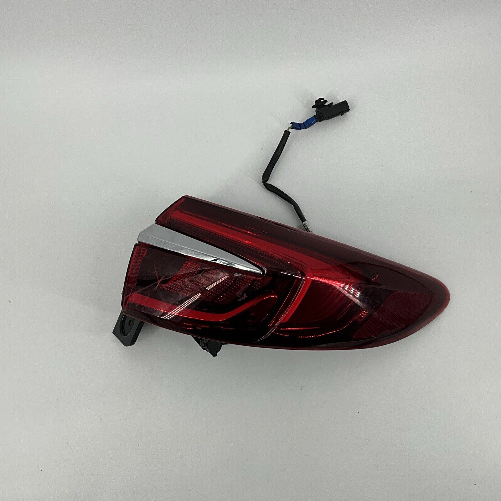 Buick ENCLAVE OEM Right Side Led Tail Light 84384671 - SCRATS!!!