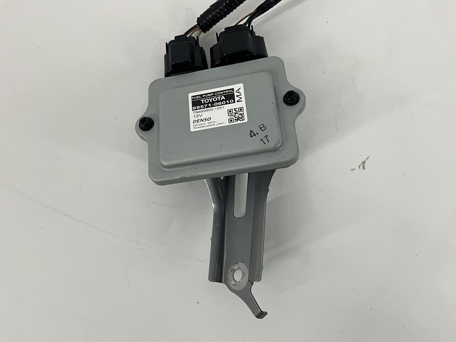 2018 - 2020 TOYOTA CAMRY 2.5L FUEL SENDING PUMP CONTROL MODULE OEM 8957106010