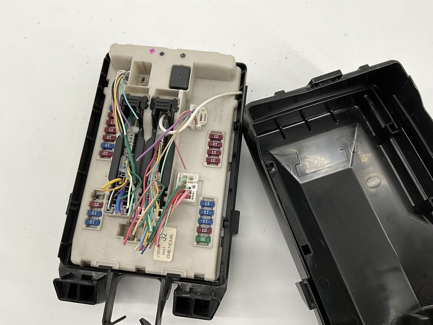 2011 Nissan 370Z Fuse Box With Lid 284b9 Jk000