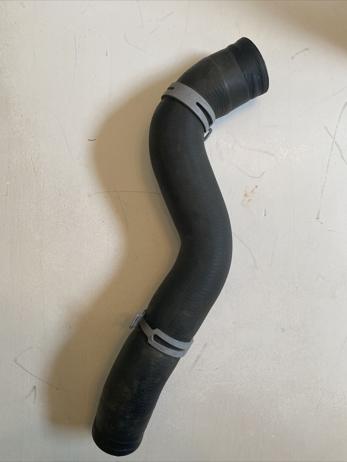 2016 -2021 CHEVROLET CAMARO 3.6L ENGINE LOWER RADIATOR COOLANT HOSE OEM 23104589