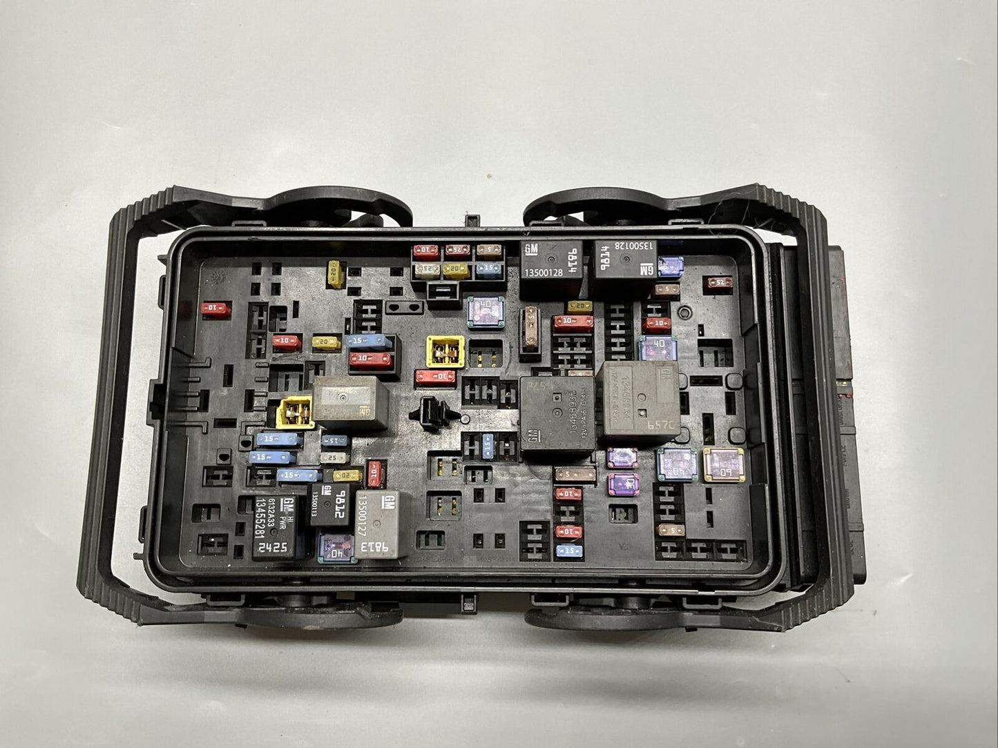 2017-2018 Chevrolet Malibu L LS Fuse Box Relay Unit 84144635 NO COVER