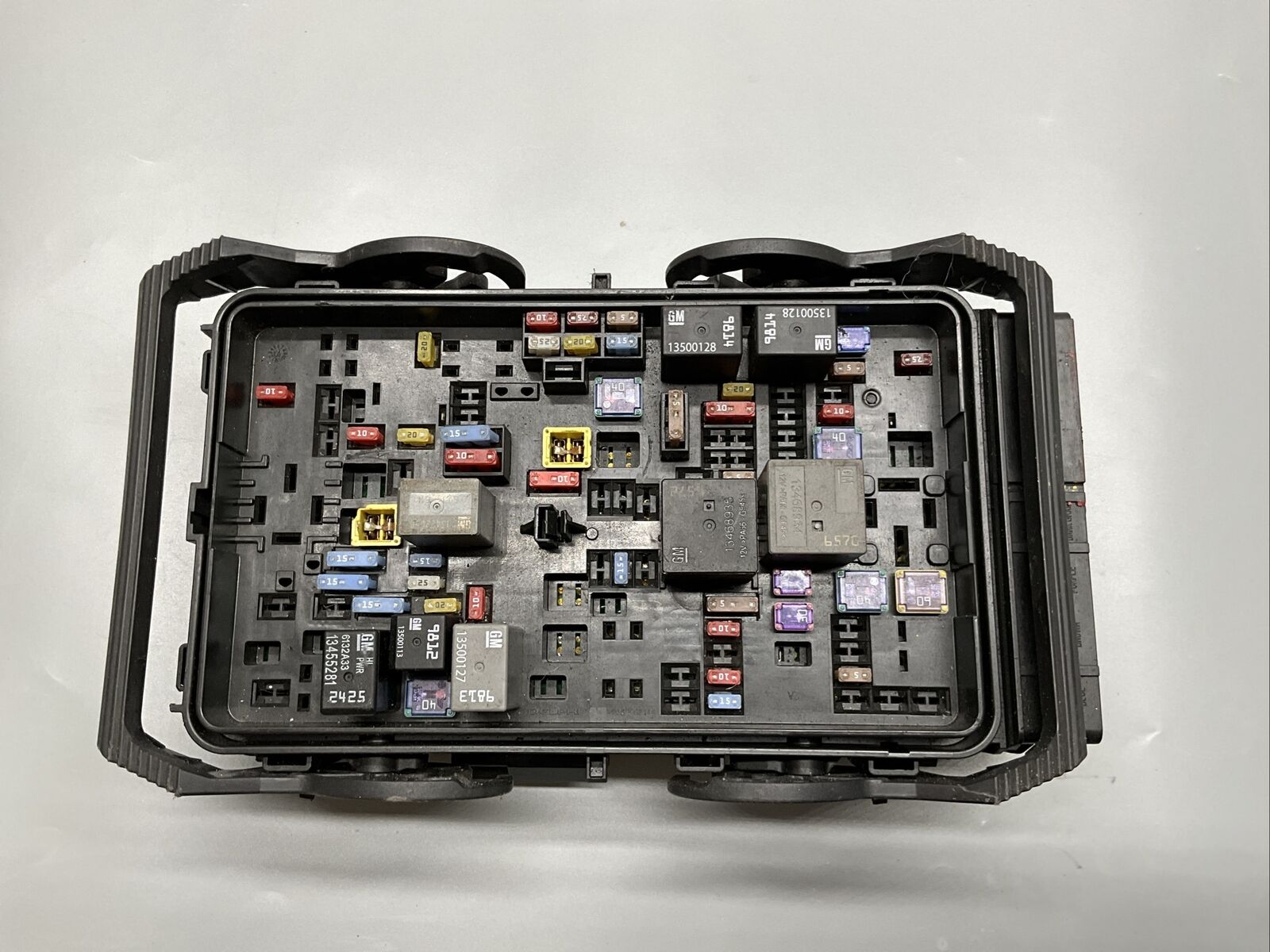 2017-2018 Chevrolet Malibu L LS Fuse Box Relay Unit 84144635 NO COVER