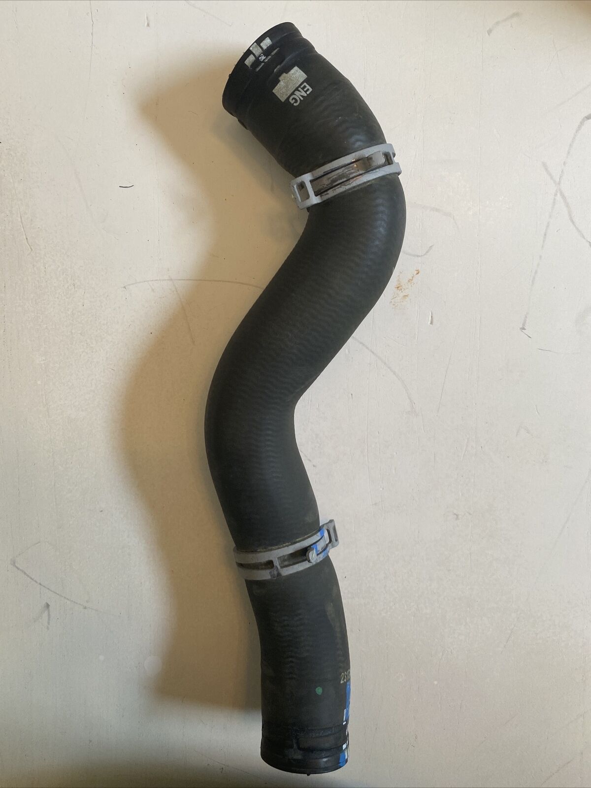 2016 -2021 CHEVROLET CAMARO 3.6L ENGINE LOWER RADIATOR COOLANT HOSE OEM 23104589