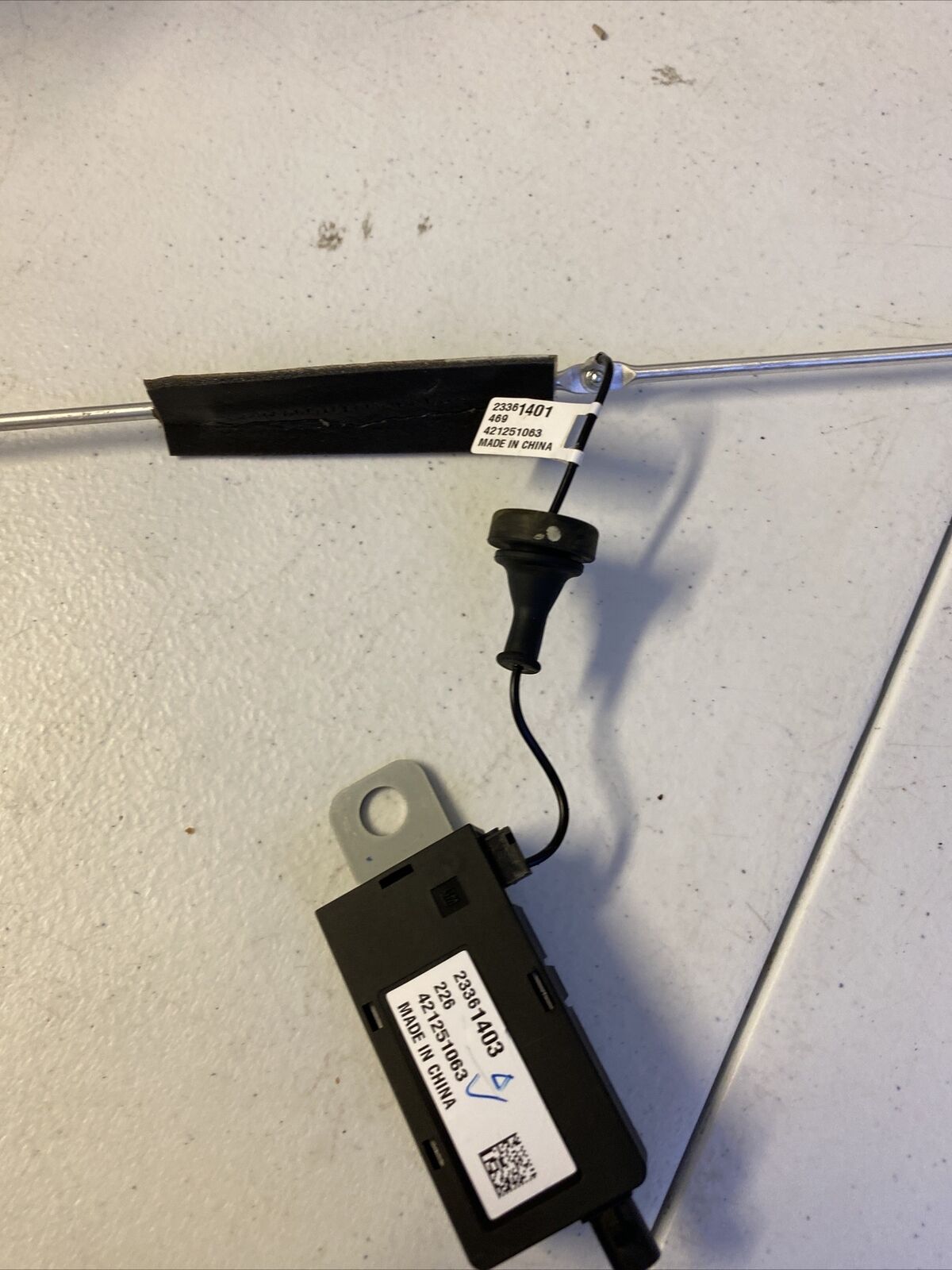 Genuine GM Antenna 23361401/ 23361403 OEM