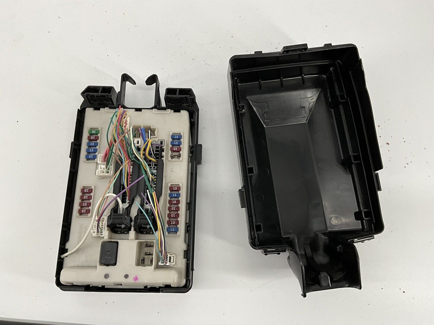 2011 Nissan 370Z Fuse Box With Lid 284b9 Jk000