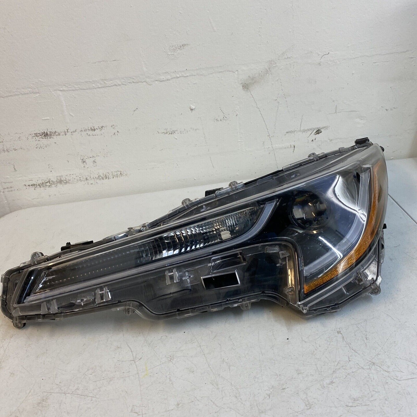 2020-2021 TOYOTA COROLLA HEADLIGHT P/N 947460-01 LH GENUINE OEM HEADLAMP