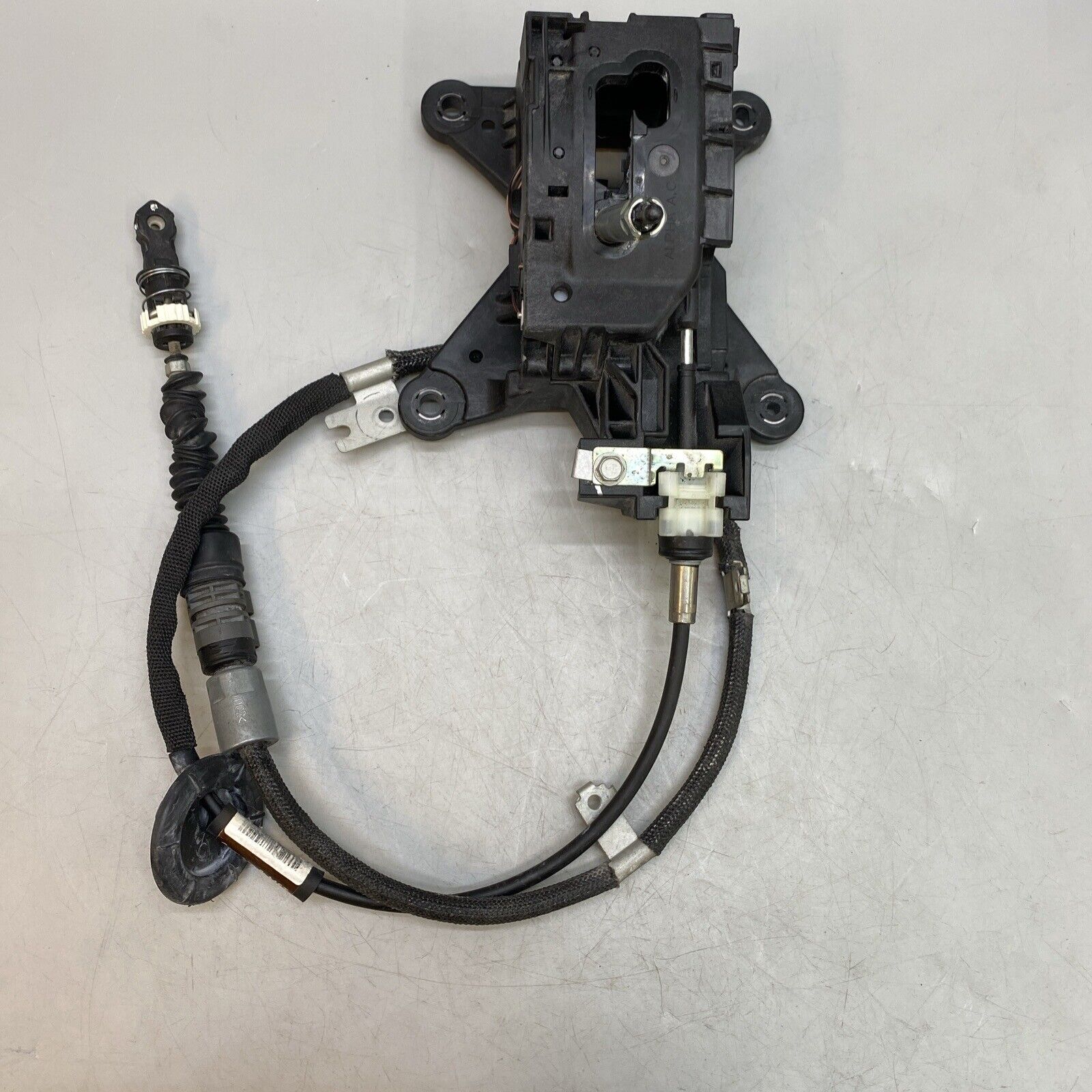 2020 CAMARO  AUTOMATIC GEAR SELECTOR SHIFTER ASSEMBLY OEM 84069303