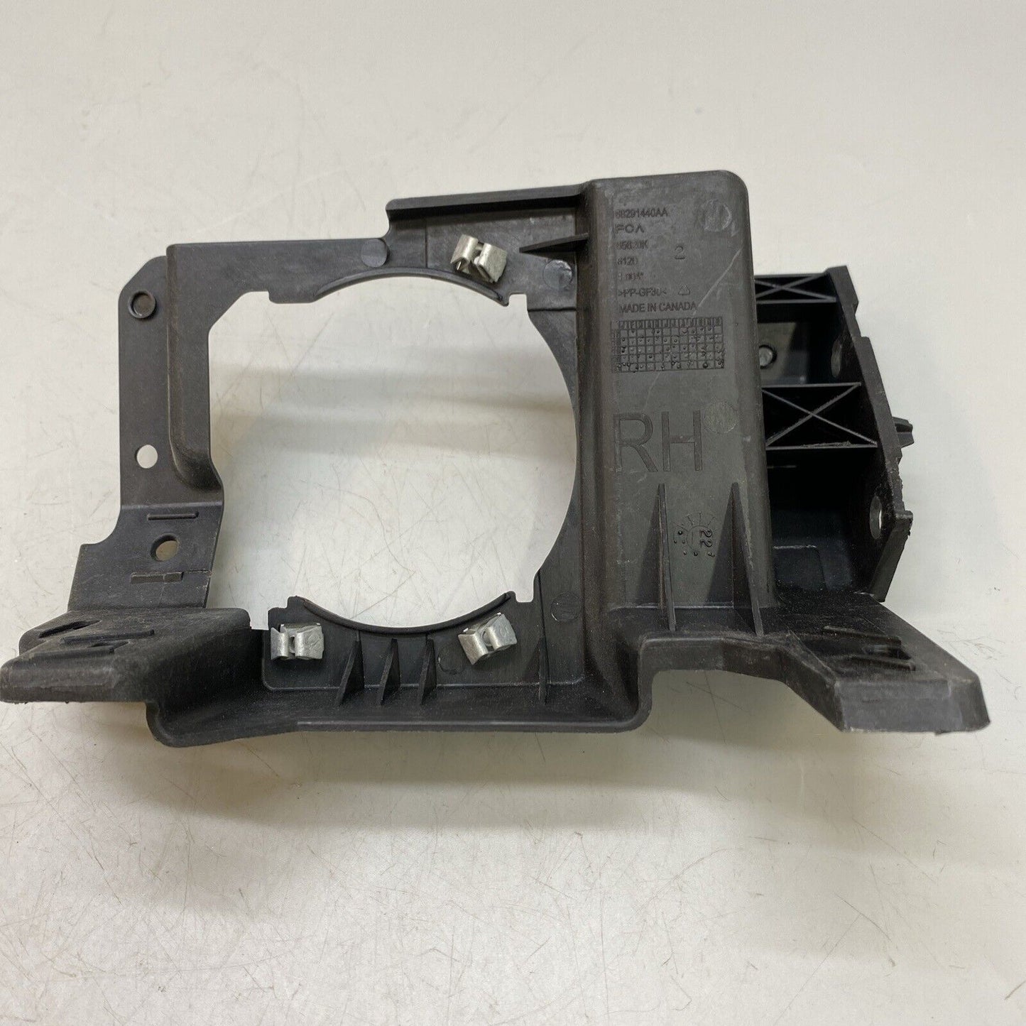 Bracket fog RH Mopar 68353533AA