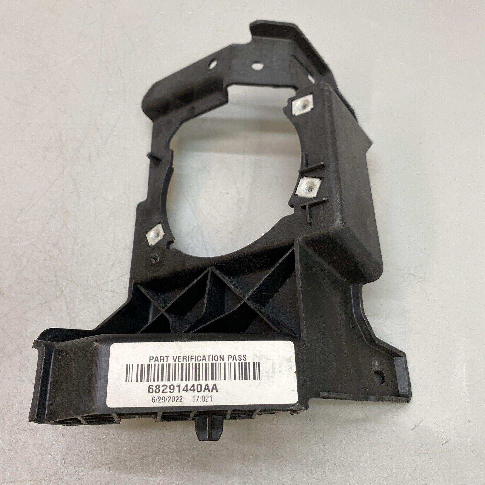 Bracket fog RH Mopar 68353533AA