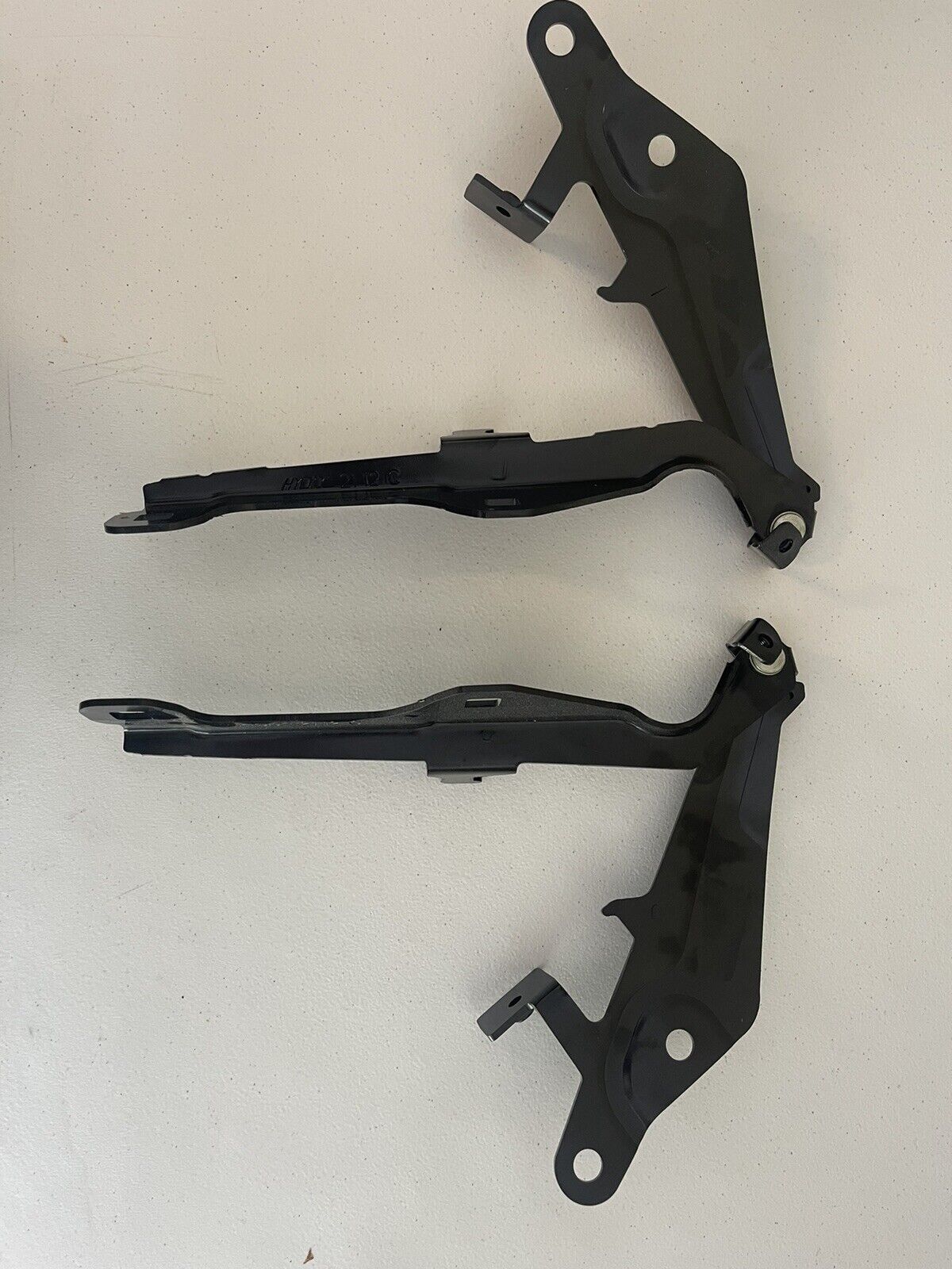 New Hood Hinges Set of 2 Driver & Passenger Side LH RH FO1236167 FO1236166 Pair