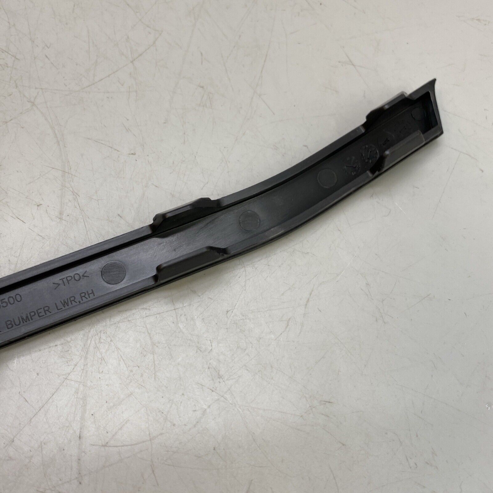 2019 - 2020 HYUNDAI ELANTRA Front Bumper Lower Trim Bezel Molding Right RH OEM*