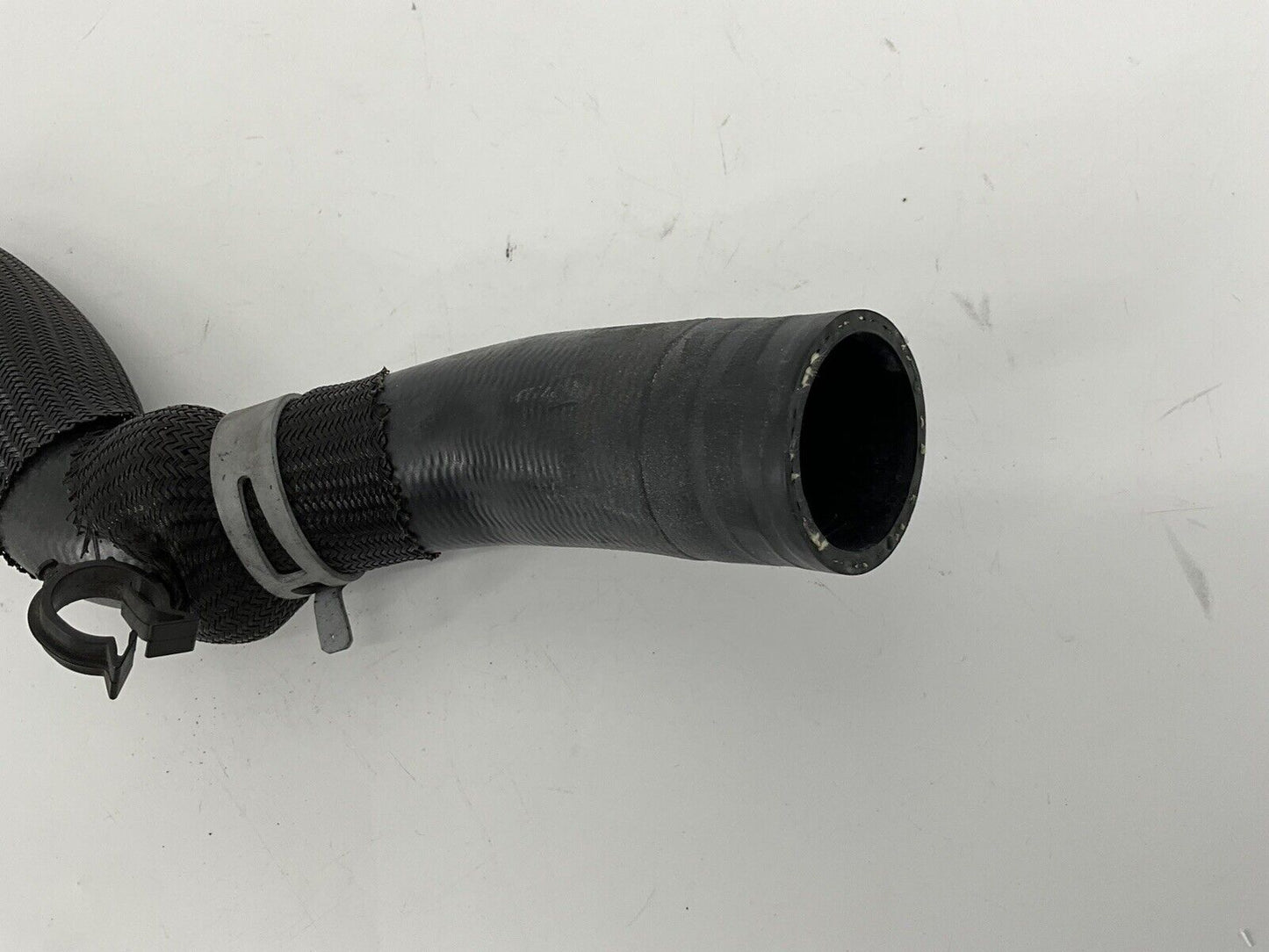 2018-2023 Chevrolet Traverse 3.6L Upper Radiator Hose OEM 84384387