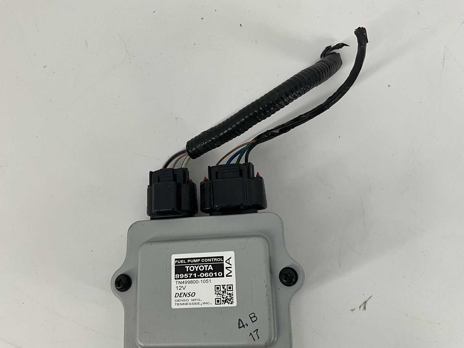 2018 - 2020 TOYOTA CAMRY 2.5L FUEL SENDING PUMP CONTROL MODULE OEM 8957106010